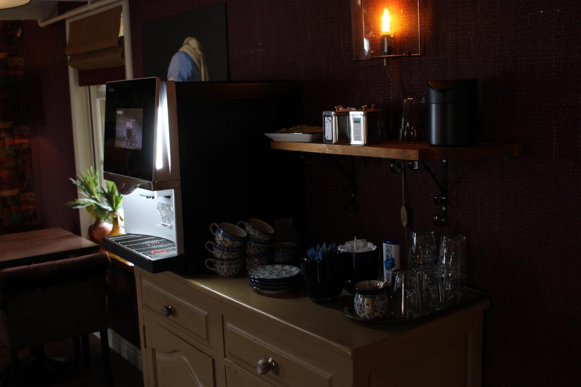 Hotel West 2*