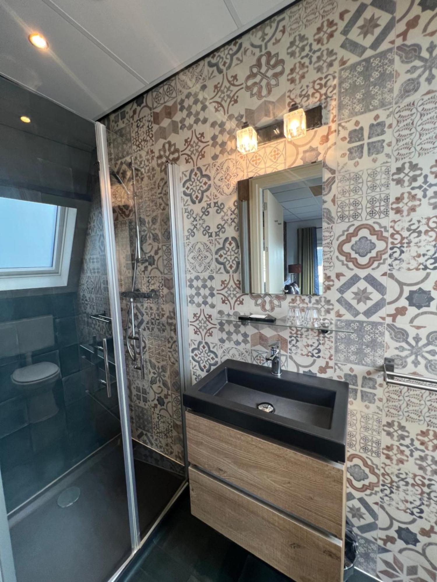 Hotel West 2*